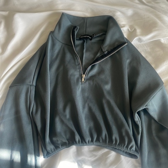 PRETTY LITTLE THING CROPPED SWEATER - Picture 1 of 3